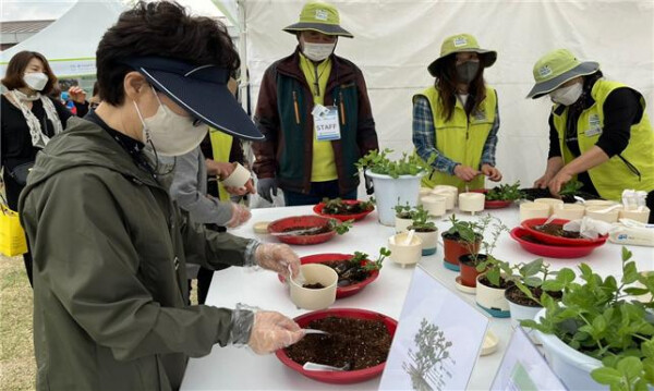 2022년 상자텃밭 나눔 행사 도시농업체험 사진 (인천시 제공)