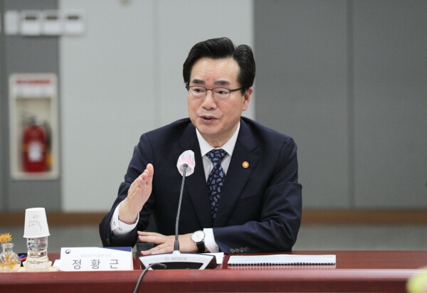 정황근 농식품부 장관이 충남도청에서 열린 정책간담회에서 발언하고 있다. (농식품부 제공)