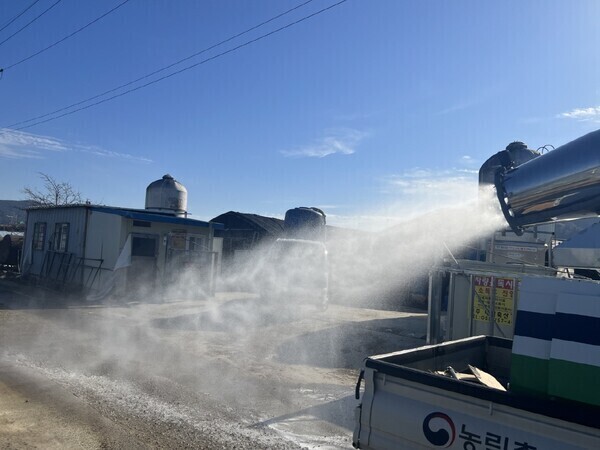 고병원성 조류인플루엔자 방역 모습 (자료DB)