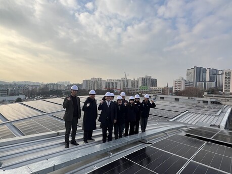 경기도 공공기관 RE100 달성 ‘눈앞’…수원월드컵경기장 태양광발전소 현장 점검